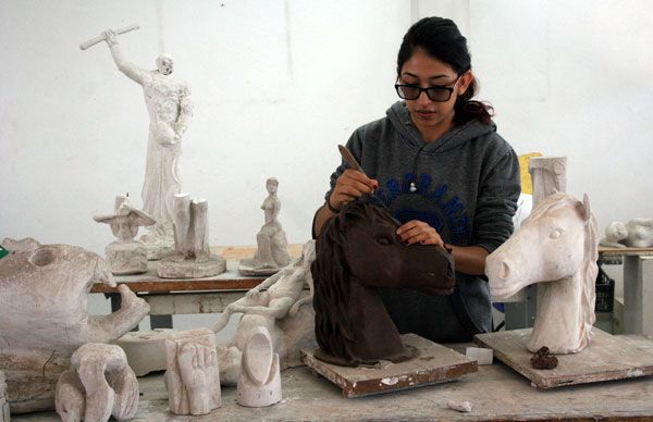 En Chimalhuacán desarrollan el gusto por el tallado en piedra y la escultura 