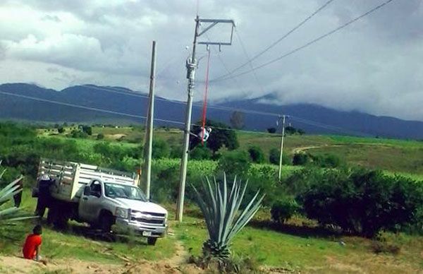 Antorcha Campesina lleva electrificación a San Cristóbal AmatlÃ n