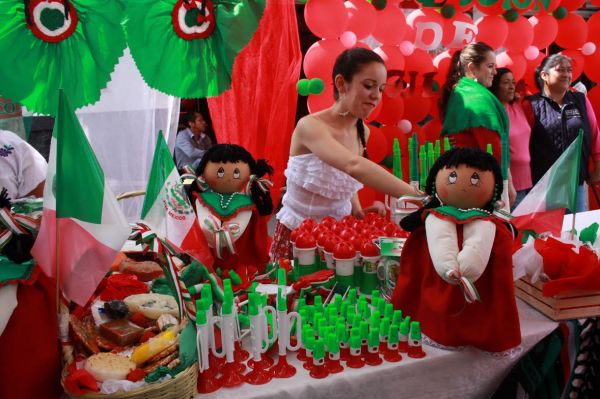 Con verbena popular continúan las fiestas patrias en Chimalhaucán  