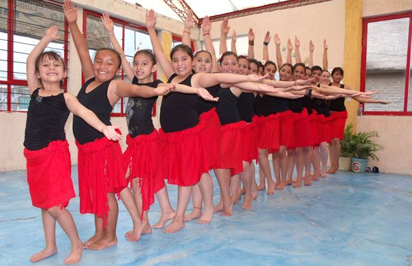 Chimalhuacanos buscan récord ginness de danza Ori Tahiti