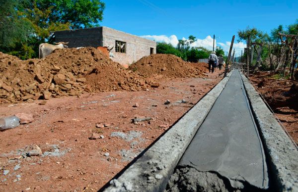 Inicia obra de pavimentación gestionada por Antorcha