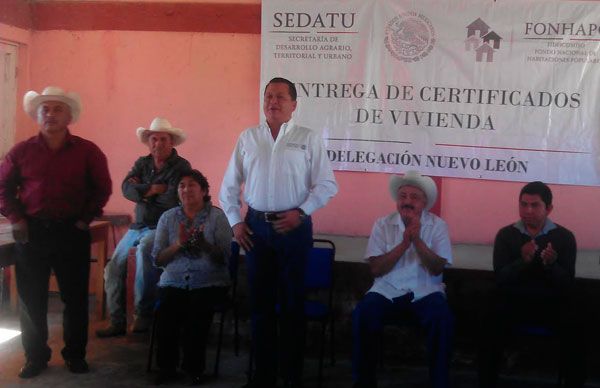 Entregan certificados de vivienda a campesinos de Galeana