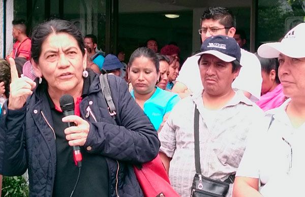 Antorchistas de Azcapotzalco se manifiestan en  las oficinas del Sistema de Aguas 