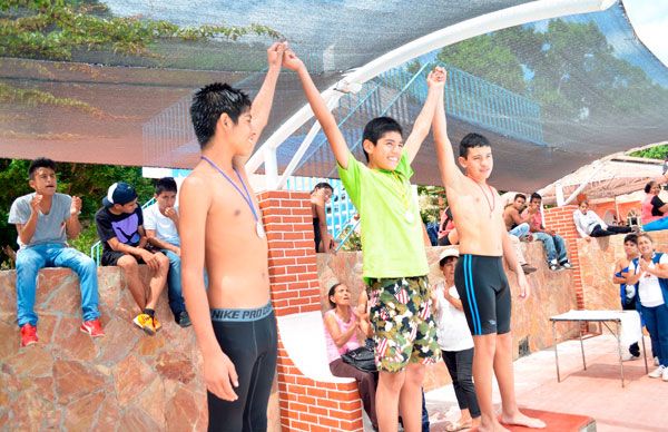Listos nadadores poblanos para las Espartaqueadas 2016