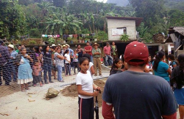 Caciques se oponen a obra en primaria en Huitzilan