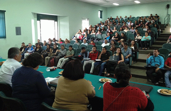 Maestros reciben cursos para exámenes de oposición y de permanencia