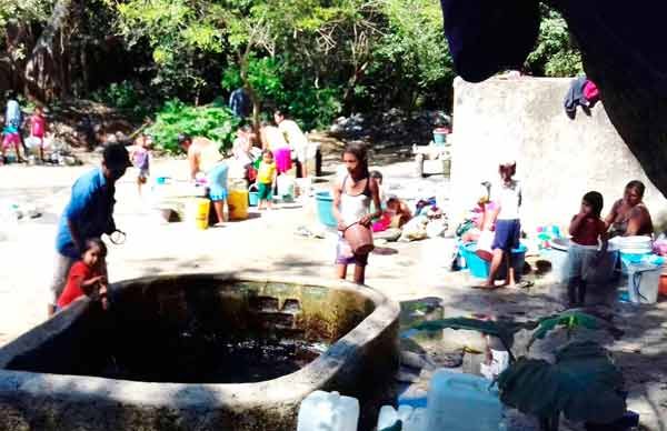 Verifica personal de Conagua problema de falta de agua en Apalani