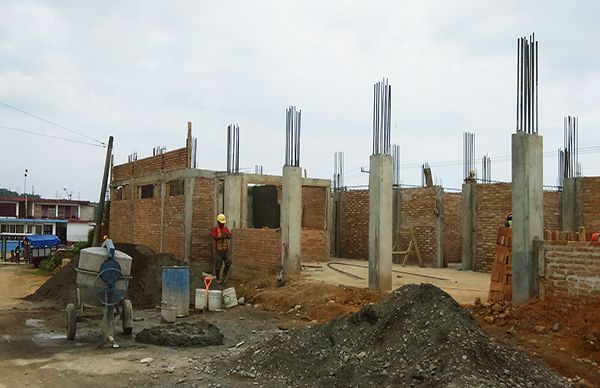 Continúan la construcción del centro de salud para la Sierra del Totonacapan