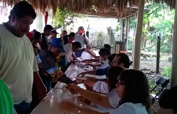 Entrega de apoyos gestionados por antorchista de Quintana Roo