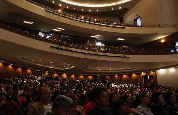 Crónica: Entusiastas esperan el Concurso Nacional de Teatro