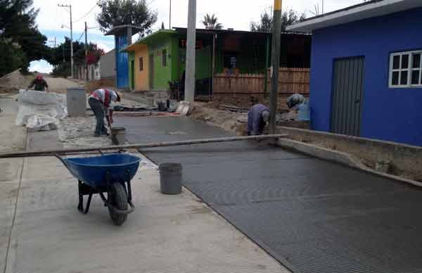 Concluye segunda etapa de pavimentación de calle en Miahuatlán 