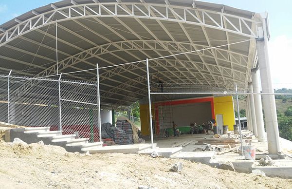 Por culminar la obra de la Unidad Deportiva Espartaco de Tihuatlán