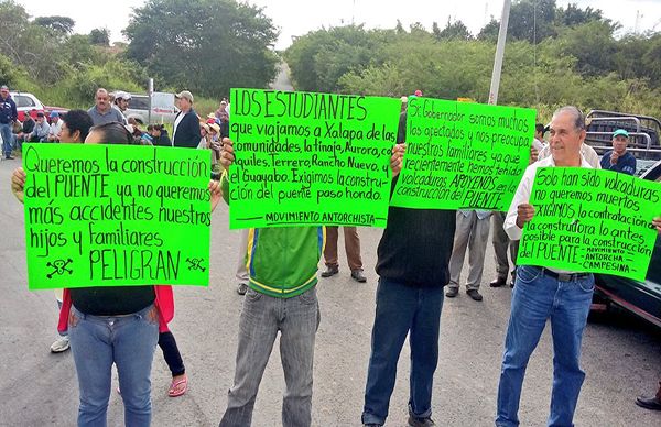 Habitantes de Emiliano Zapata demandan a SIOP construcción de puente vehicular
