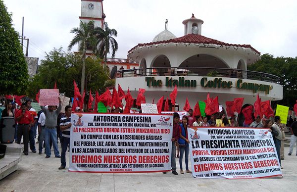 Antorchistas de Nanchital protestan en demanda de obras