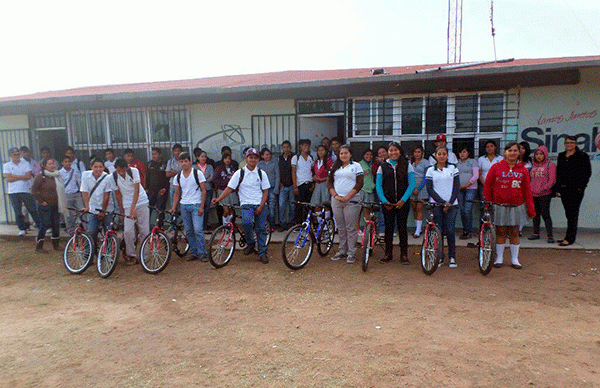 Alumnos del EMSAD 120 son beneficiados con bicicletas 
