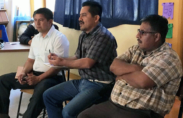 Antorcha entregó pliego petitorio 2016 al presidente municipal de Atlixtac