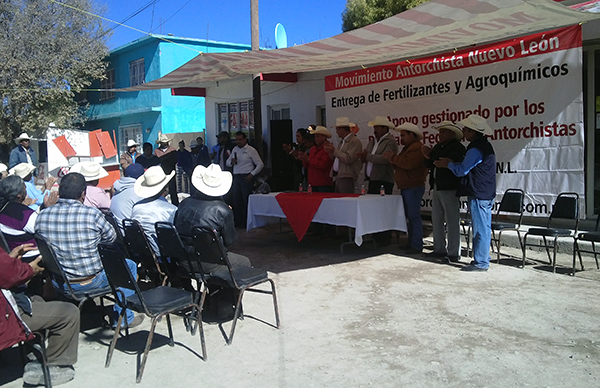 Entrega Antorcha fertilizantes orgánicos para campesinos