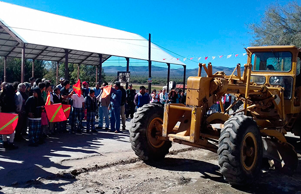 Presidente Municipal antorchista va por más infraestructura de carretera en Villa Hidalgo