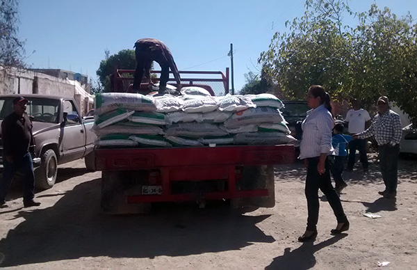 Campesinos de la Sierra de Galeana son beneficiados con fertilizante