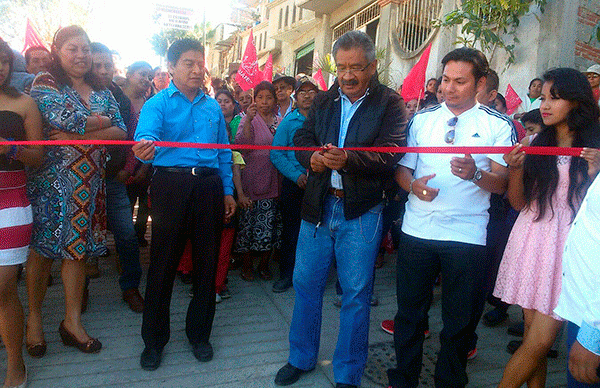 Inaugura Antorcha pavimentación calles en Colonia de Oaxaca de Juárez 