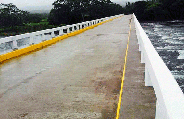 Antorcha inaugura el puente Huazinapan en Mecayapan