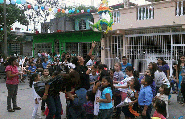 Festejan Antorchistas a los niños de Gaviotas