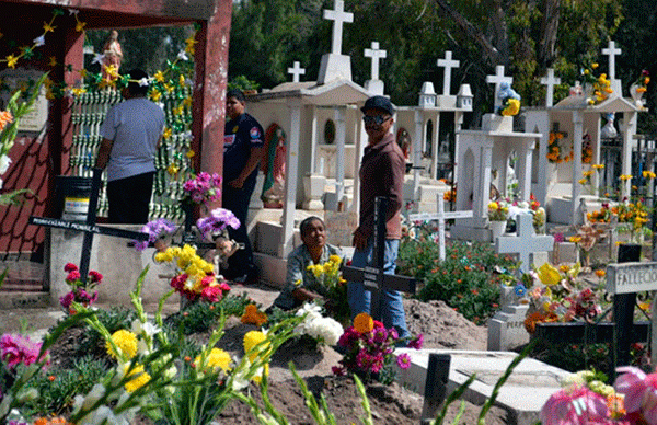 Soledenses solicitan la pavimentación del camino al panteón