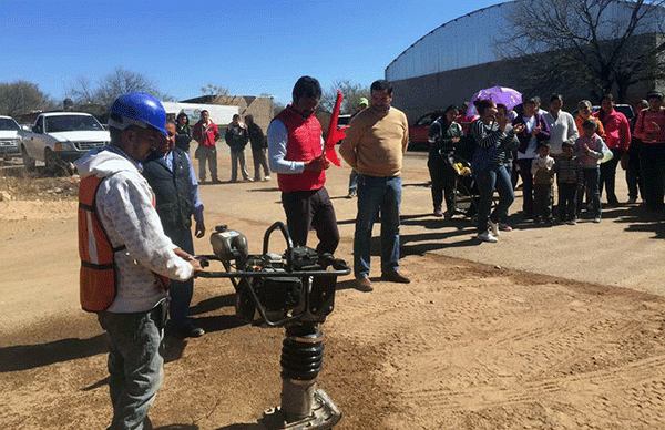 Osvaldo ávila en eventos de inicio  de obras en Santa Mónica, Zoquite  y Ojo de Agua