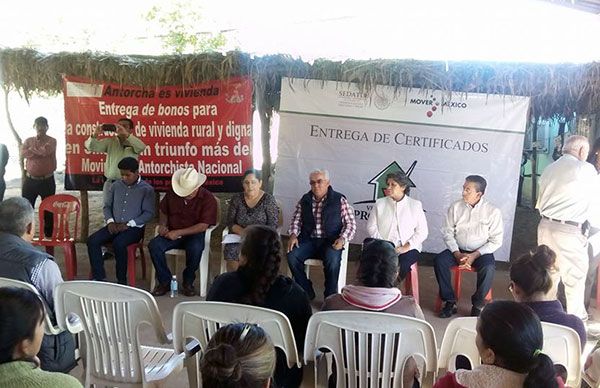 Antorcha hace entrega de bonos a 18 comunidades de El Fuerte