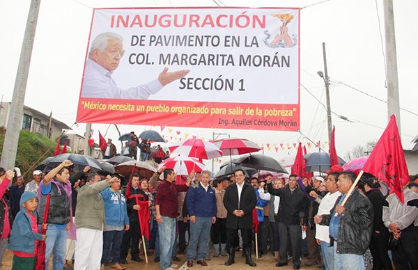 Antorcha inaugura la calle El Olmo de la colonia Margarita Morán Véliz de Xalapa