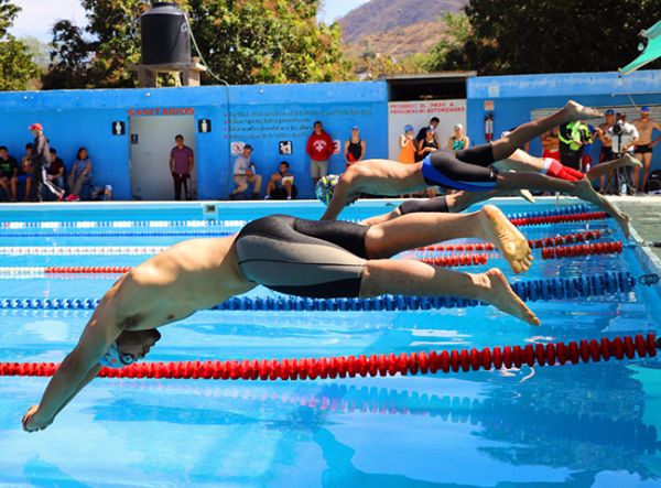 Concluye disciplina de natación con la participación de más de 200 atletas