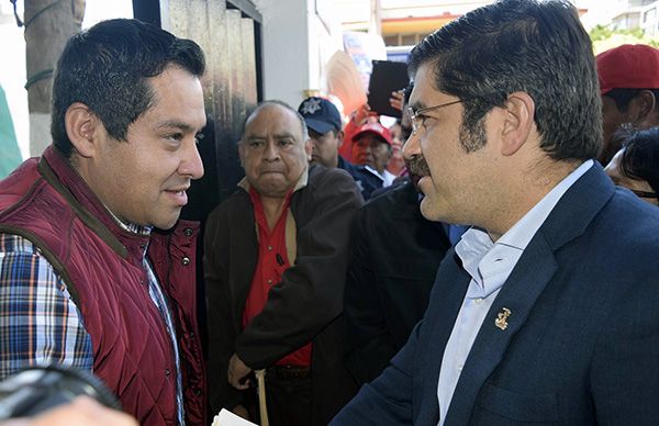 Habitantes de Texcoco entregan pliego petitorio al gobierno municipal