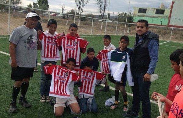 Forman equipo de futbol infantil en Villa Hidalgo