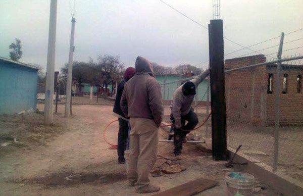 Después de dos años, escuela ya tendrá energía eléctrica en Villa Hidalgo 