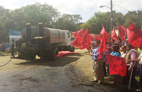 Antorcha logra asfaltado del camino Estanzuela-Ciruelar en Tantoyuca