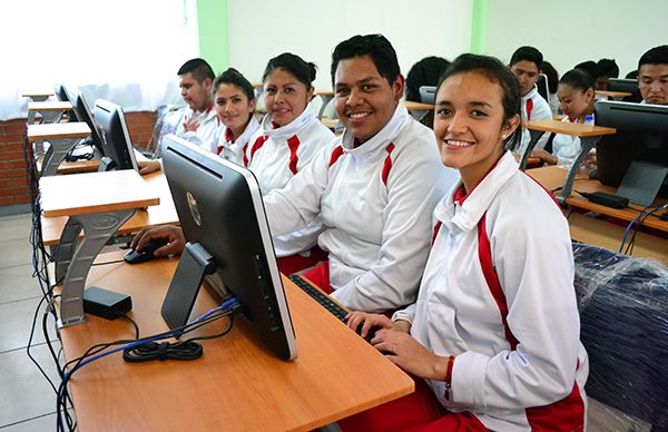 Inauguran más obras de infraestructura educativa