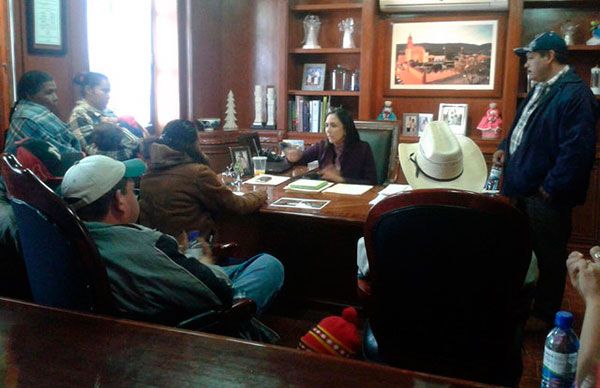 Campesinos antorchistas son recibidos por la alcaldesa Selene Salazar