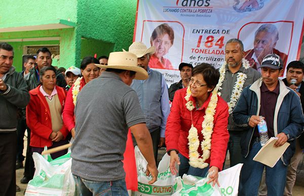 Reciben obras y fertilizante en Coxcatlán
