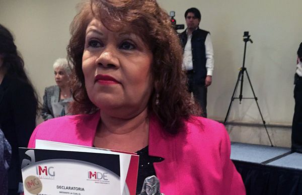 Alcaldesa de Cuayuca gana premio a su labor