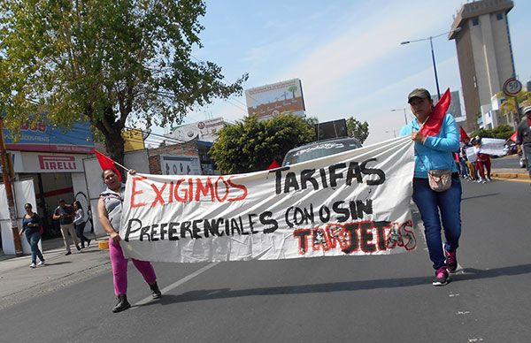 Antorchistas se manifiestan por abusos en el costo del transporte público 