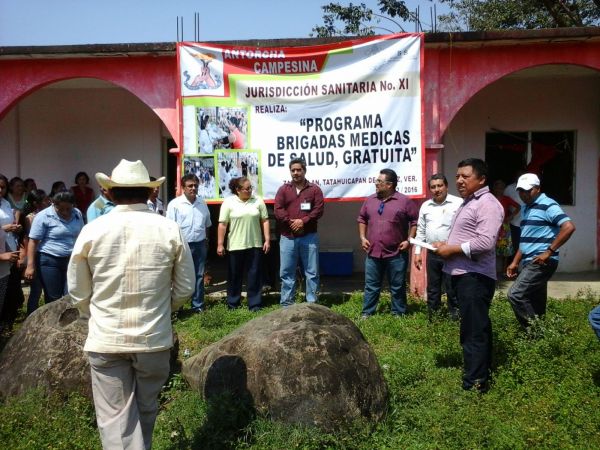 Antorcha lleva caravana de salud a indígenas de Tatahuicapan