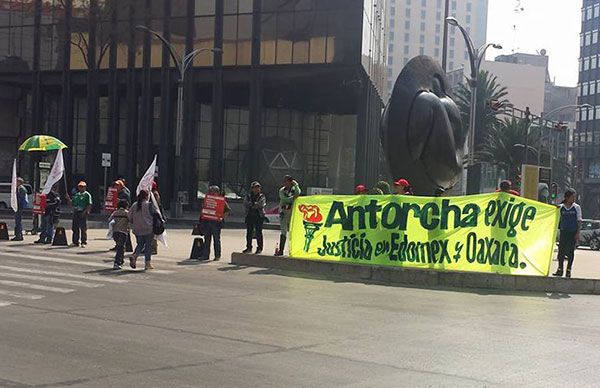 Antorchistas realizaron Cadena Humana; exigen justicia para don Manuel Serrano