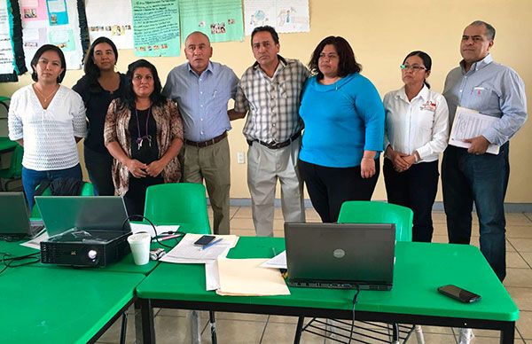 Autoridades educativas realizan compromisos ante alumnos y padres de familia 