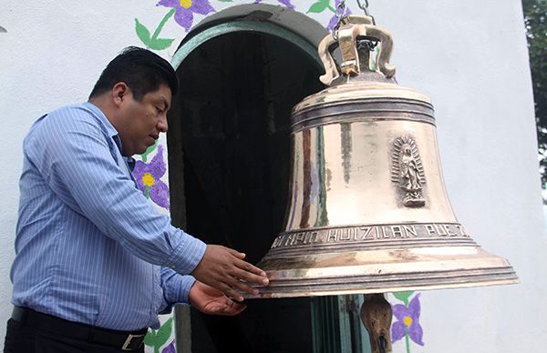 Entregan campana para templo en Huitzilan