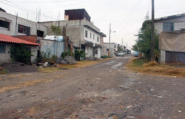 Requieren vecinos pavimentación