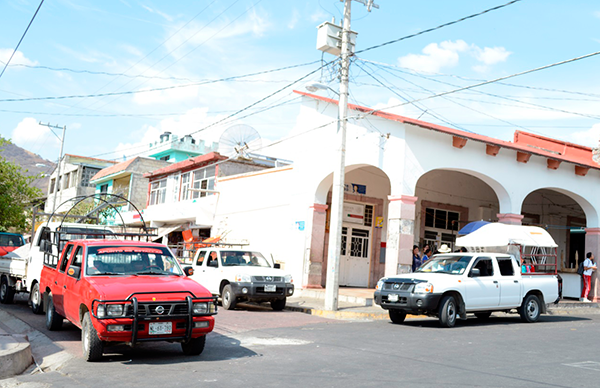 Autoridades sabotean a transportistas antorchistas de Santo Tomas 