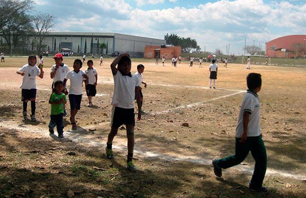 Niños antorchistas participan en torneo de Futbol Soccer