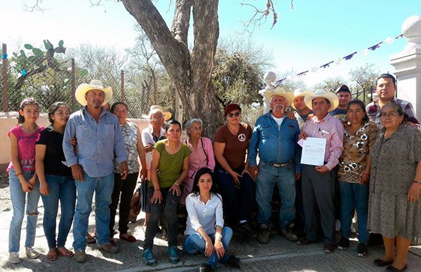 Atiende alcalde antorchista carencia de agua potable ‎en Armadillo de los Infante