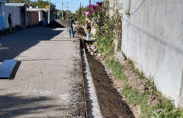 Avanzan obras de adoquinamiento en Atlixco