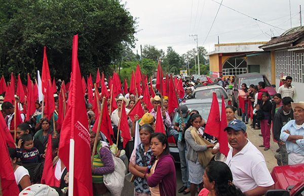 Agradecen pobladores de Tlaola lucha de Antorcha